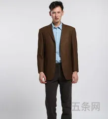 休闲西服怎么洗最好(毛料西服在家的正确洗法)