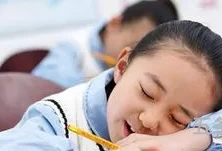 学生有眼袋是什么原因引起(如何去眼袋)